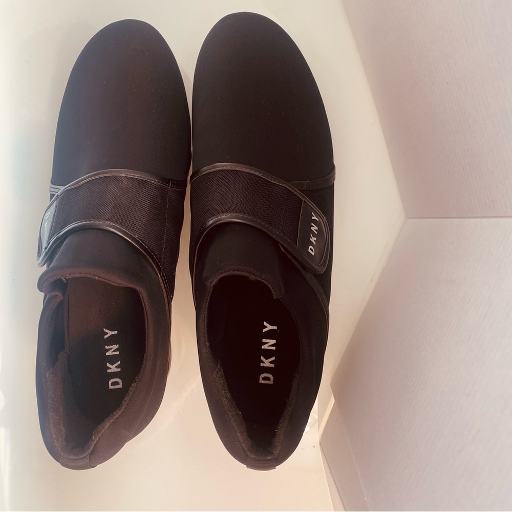 DKNY Black Athletic Shoes with Textured Knit Upper Size 9.5M - Picture 7 of 9